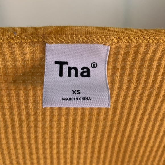 Aritzia, TNA mustard yellow, crop waffle scoop neck - Picture 3 of 5